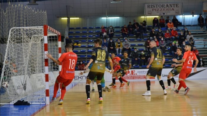 sandro abate la crisi continua ko a pesaro per 3 1