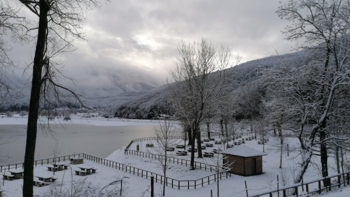 neve in irpinia incanto sul laceno e sul partenio fiocchi fino a 900 metri