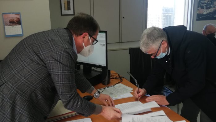 le competenze per la gestione del porto di marina di camerota passano al comune