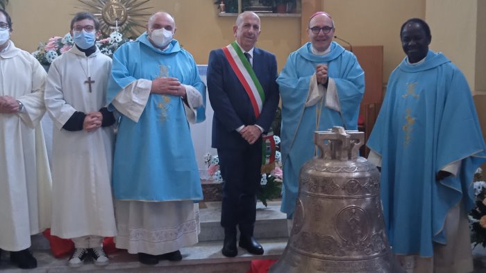 arpaise l arcivescovo ha benedetto la nuova campana della parrocchia