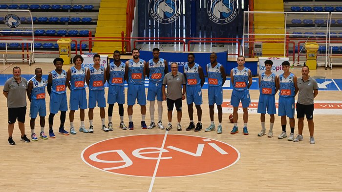 basket serie a 1 anticipo senza sorprese sassari travolge la gevi napoli