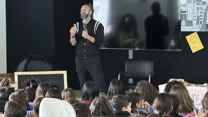 lo scrittore salernitano manlio castagna nel cilento incontra i ragazzi