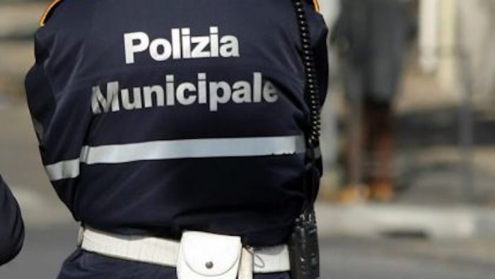 rischia di morire soffocato bimbo salvato dalla municipale siete angeli