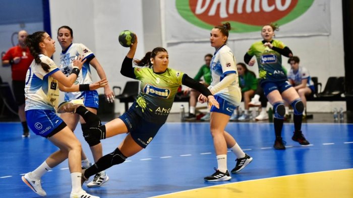 pallamano a1 jomi salerno e brixen impattano alla palumbo