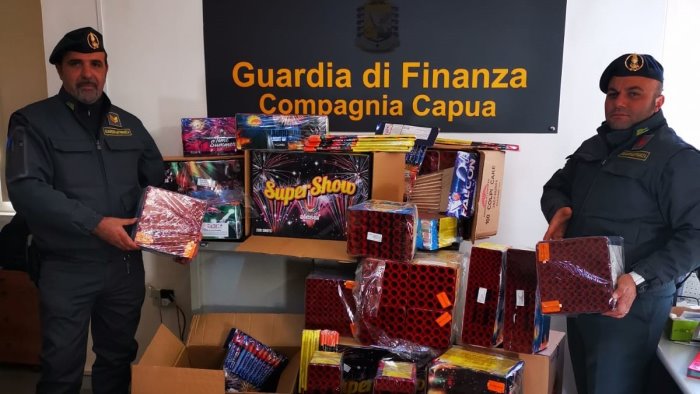 caserta sequestrati circa 2000 kg di fuochi d artificio 1 arresto e 5 denunce