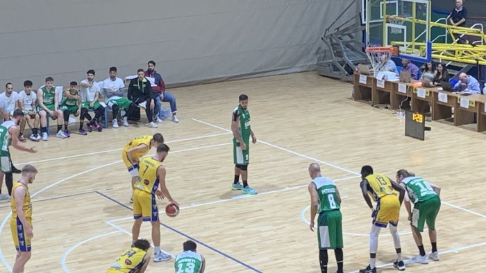 basket serie b pozzuoli ancora ko roseto domina 99 47