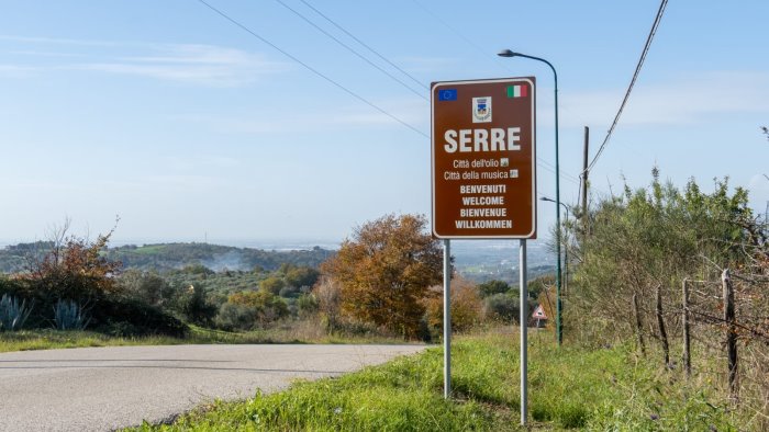 installate le nuove tabelle informative su tutto il territorio comunale di serre