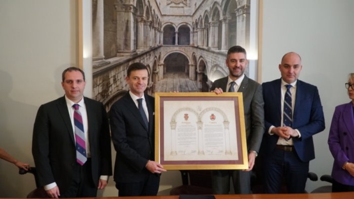 sorrento la delegazione croata di dubrovnick in visita in citta