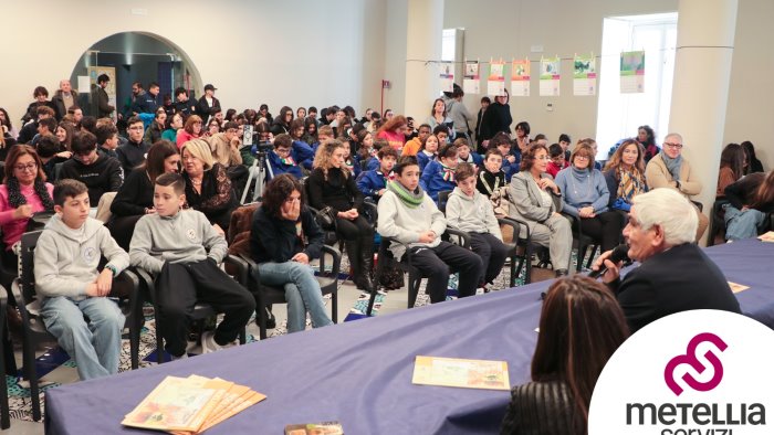 calendario ricicliamo 2024 a cava 422 i lavori realizzati dagli studenti