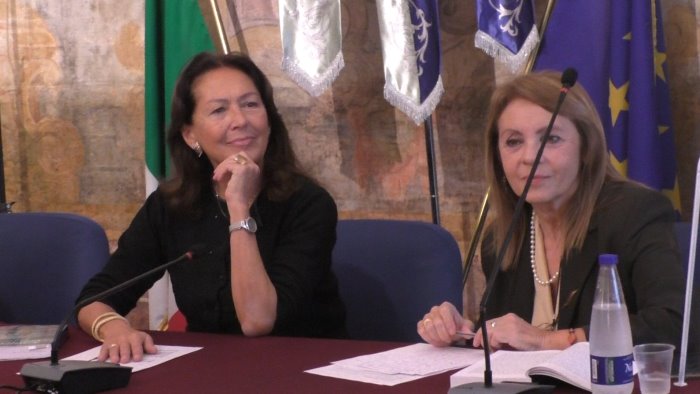 migranti lasorella presenta a vietri vera e gli schiavi del terzo millennio