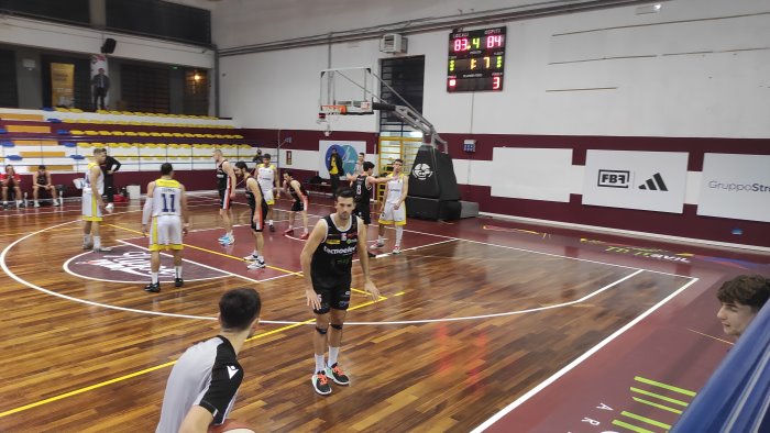 power basket salerno adria bari 83 84 beffa a 1 7 dalla fine