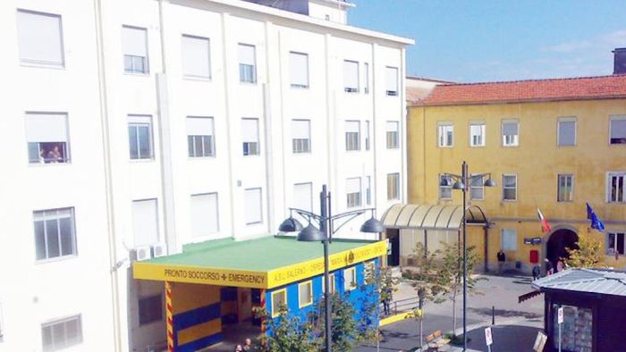 ospedale di eboli conte in attesa di atti ufficiali non abbassiamo la guardia