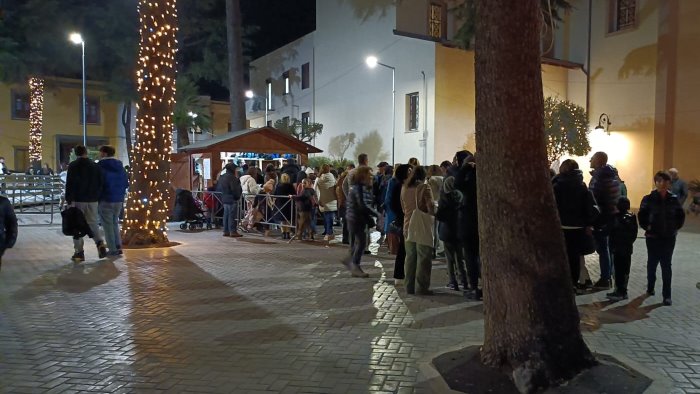 a vico equense lo straordinario successo della pista su ghiaccio per pattinaggio