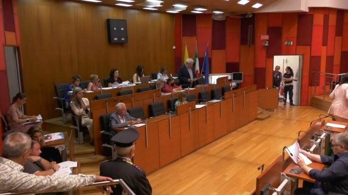 napoli l affondo di forza italia nessun cambio di passo sulle partecipate