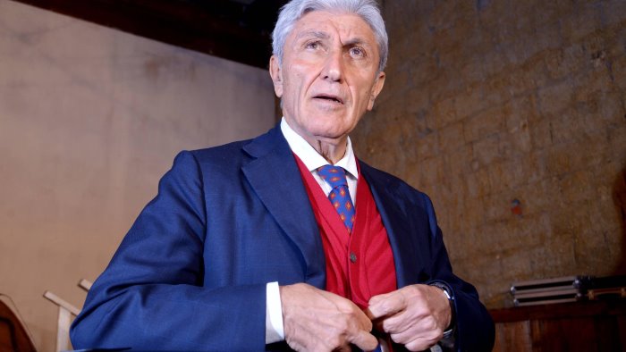 manfredi al giro di boa bassolino nessun cambiamento la citta non lo aiuta