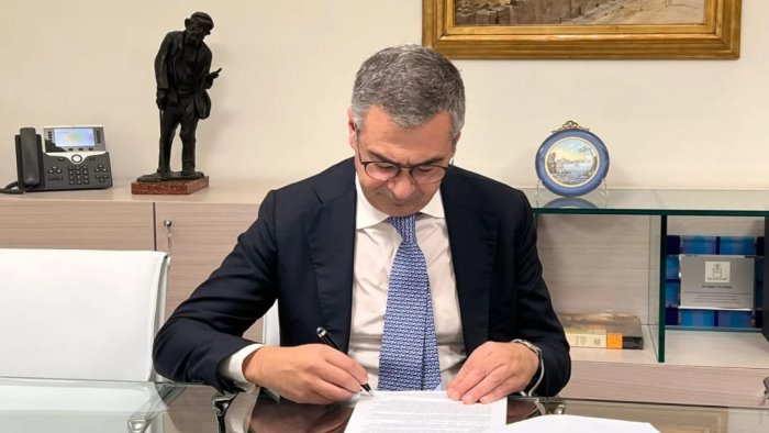 zes campania il commissario romano firma la centesima autorizzazione