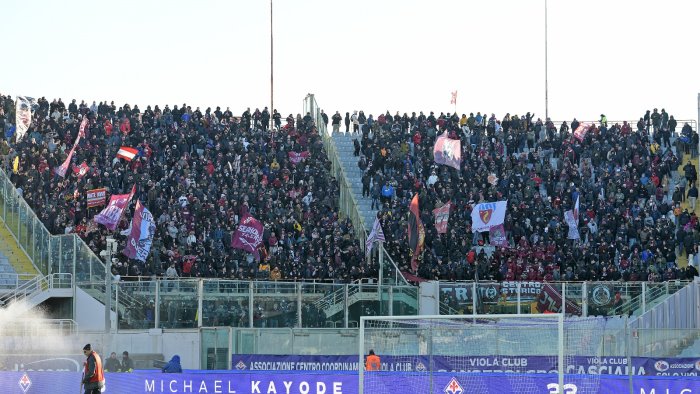 tensione a firenze scontri tra tifosi prima di fiorentina salernitana
