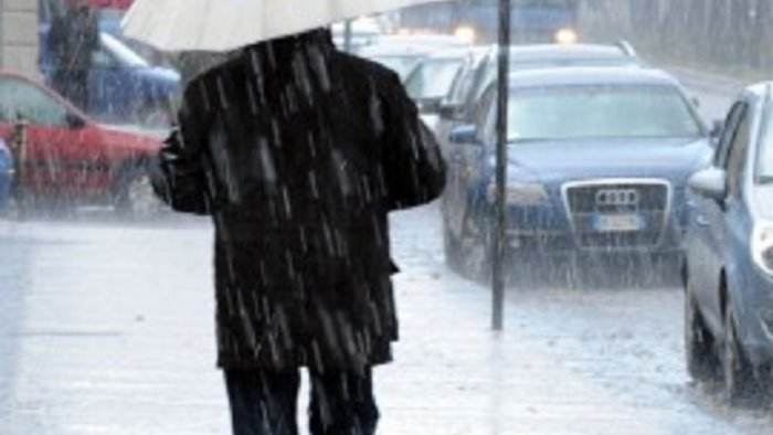 maltempo scatta domani all alba la nuova allerta in arrivo frane e temporali