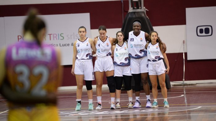 basket testacoda a catanzaro per la sirio salerno 92