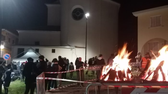la notte dei falo di santa lucia giovani e tradizione a grottaminarda