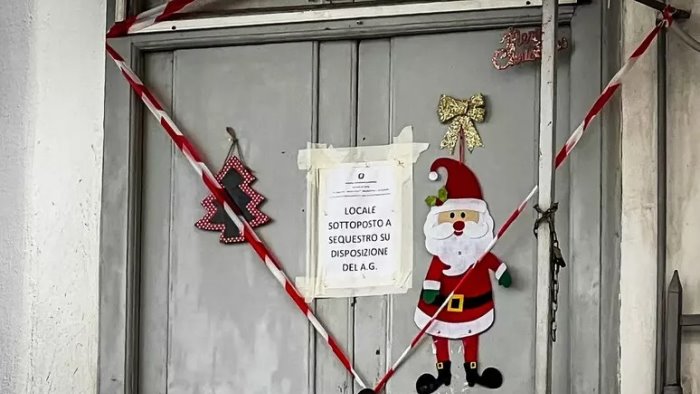 cade da una scala a chiocciola in casa muore bimba di 4 anni tufino sotto choc