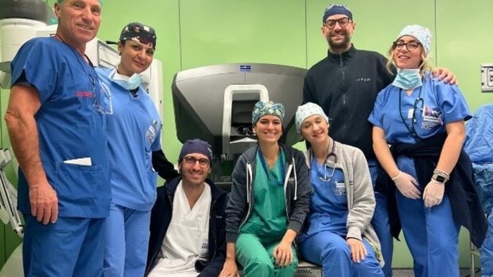 ospedale di aversa primo intervento all avanguardia di chirurgia robotica