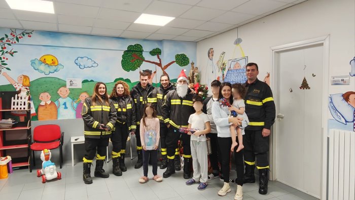 ariano visita speciale in ospedale nel reparto di pediatria