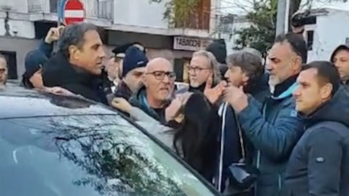 piantedosi a caivano tra le tensioni per gli sgomberi reati in calo