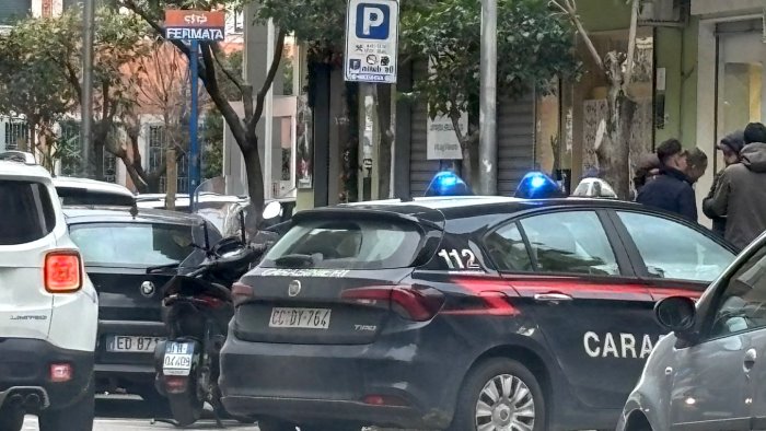 vigilia di natale violenta uomo accoltellato al torace dopo una lite al bar