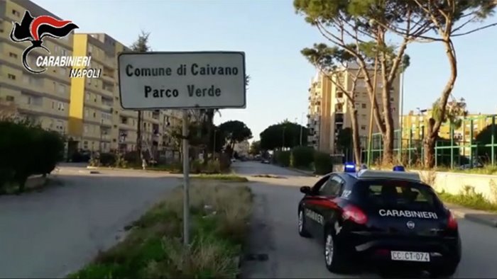 caivano carabinieri trovano piazza di spaccio in hd