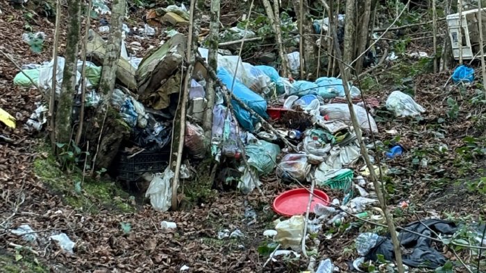 visciano guardia agroforestale italiana scopre discarica a cielo aperto
