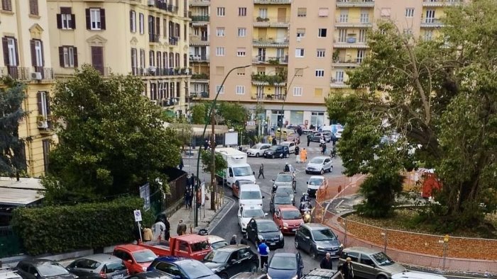 vomero capodanno la consueta palla natalizia un improponibile ztl