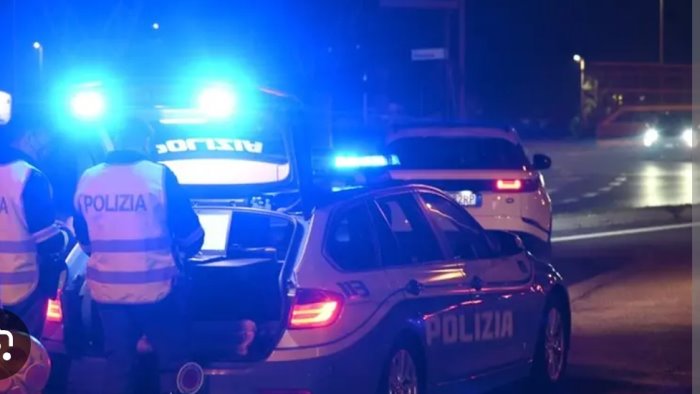 avellino rapina in autogrill inseguimento nella notte in a16 3 arresti
