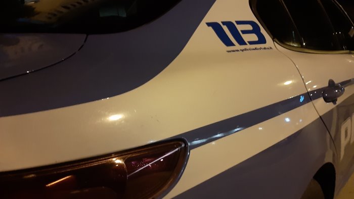 controlli della polizia sull asse mediano a napoli arrestato un 18enne