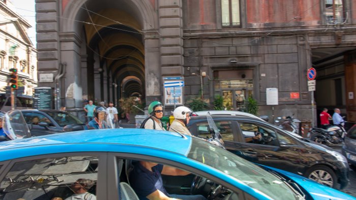 napoli caos sulla nuova ordinanza per il traffico acampora da rivedere