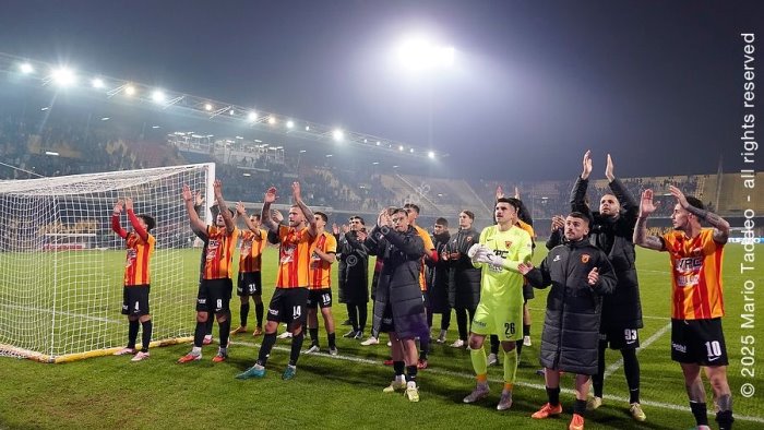 benevento che spettacolo cinque gol alla salernitana rivivi la diretta