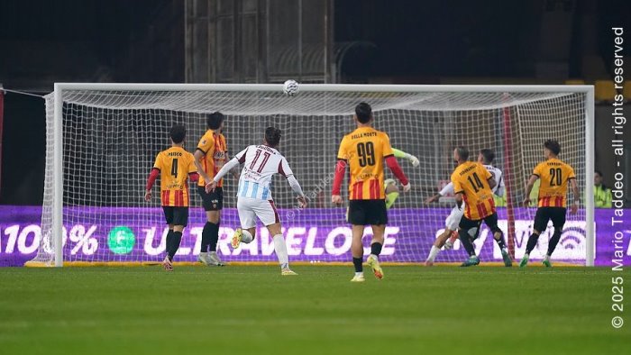 benevento a valanga nel derby pokerissimo 5 1 alla salernitana