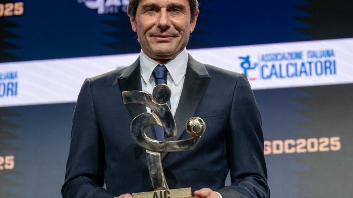 aic conte premiato come miglior allenatore obiettivo difendere lo scudetto
