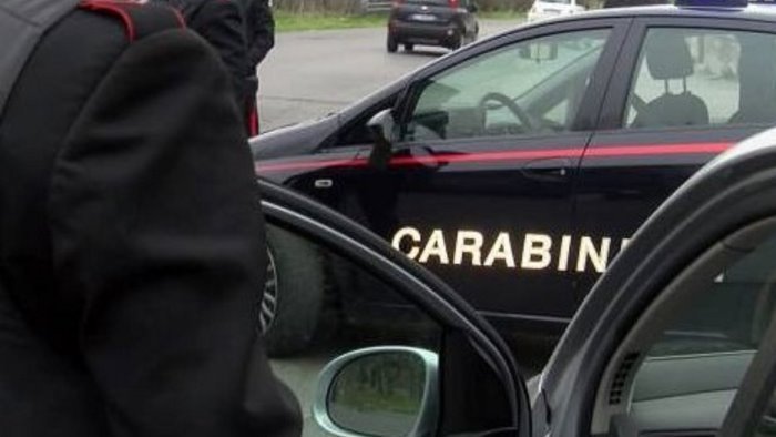 sgominata la piazza di spaccio attiva 24 ore su 24 11 persone arrestate