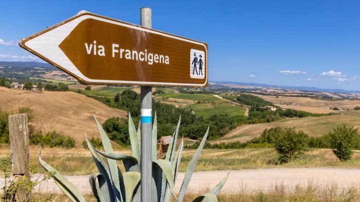 in bus lungo la via francigena per promuovere il patrimonio del sannio