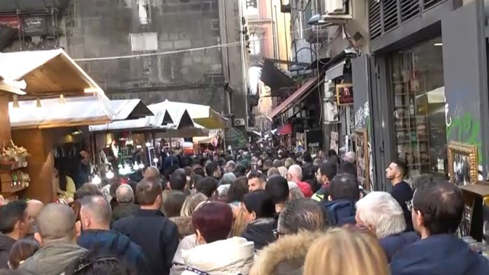 400mila turisti a napoli per l immacolata natale altro banco di prova