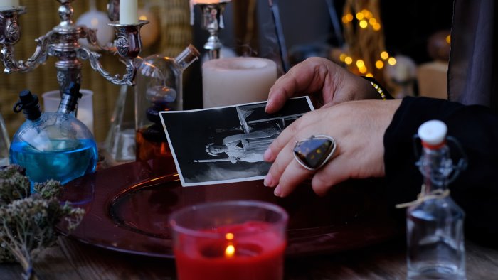 la sensitiva dei social sotto accusa paga 5mila euro o lo ammazzano