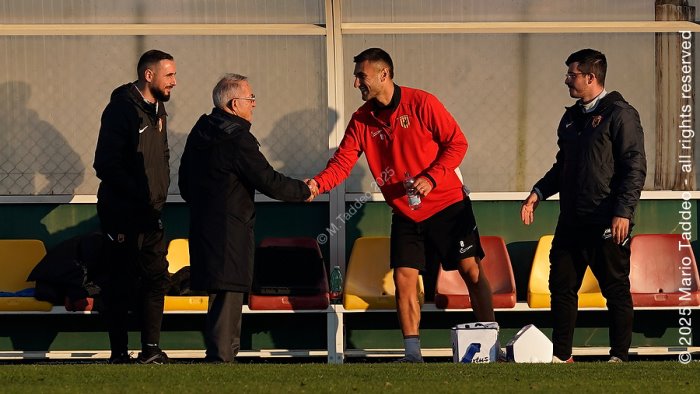 benevento allenamento sotto gli occhi del presidente le foto