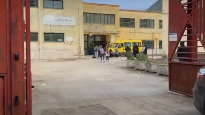 abusi sessuali sugli studenti a processo la prof di sostegno di castellammare