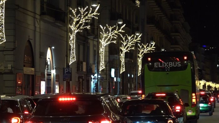 centro intasato dalle auto nei fine settimana cammarota serve un alternativa