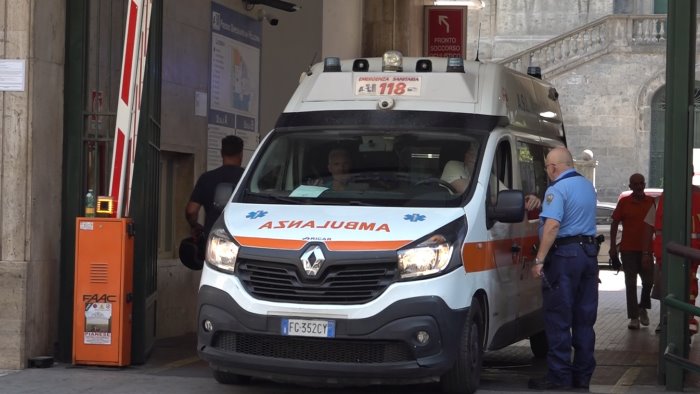 operaio edile cade da un ponteggio trasferito in ospedale