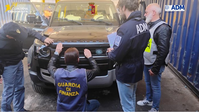 sequestrate al porto di salerno auto rubate in canada e dirette in africa