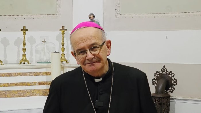 abbiamo bisogno di qualcuno che ci indichi l orizzonte nel quale muoverci