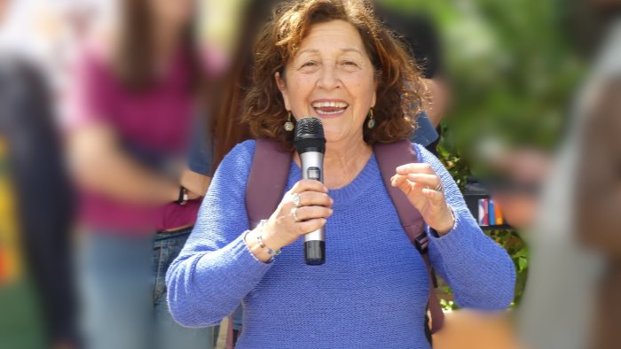 napoli torna il premio ponticelli riconoscimento a marisa esposito