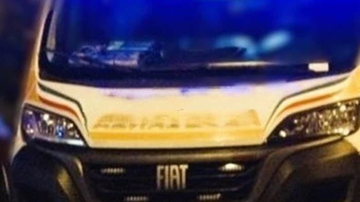 incidente mortale a napoli nulla da fare per un 46enne in sella al suo scooter